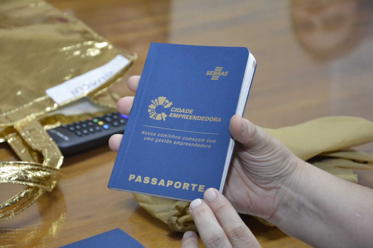 PREFEITURA DE GUAÇUÍ RECEBE PASSAPORTE DO PROGRAMA CIDADE EMPREENDEDORA