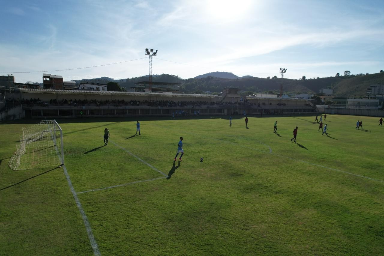 Prefeitura realiza melhorias no campo de futebol do Distrito de