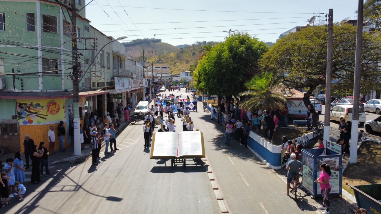 DIA DO EVANGÉLICO É COMEMORADO COM DESFILE TEMÁTICO EM GUAÇUÍ