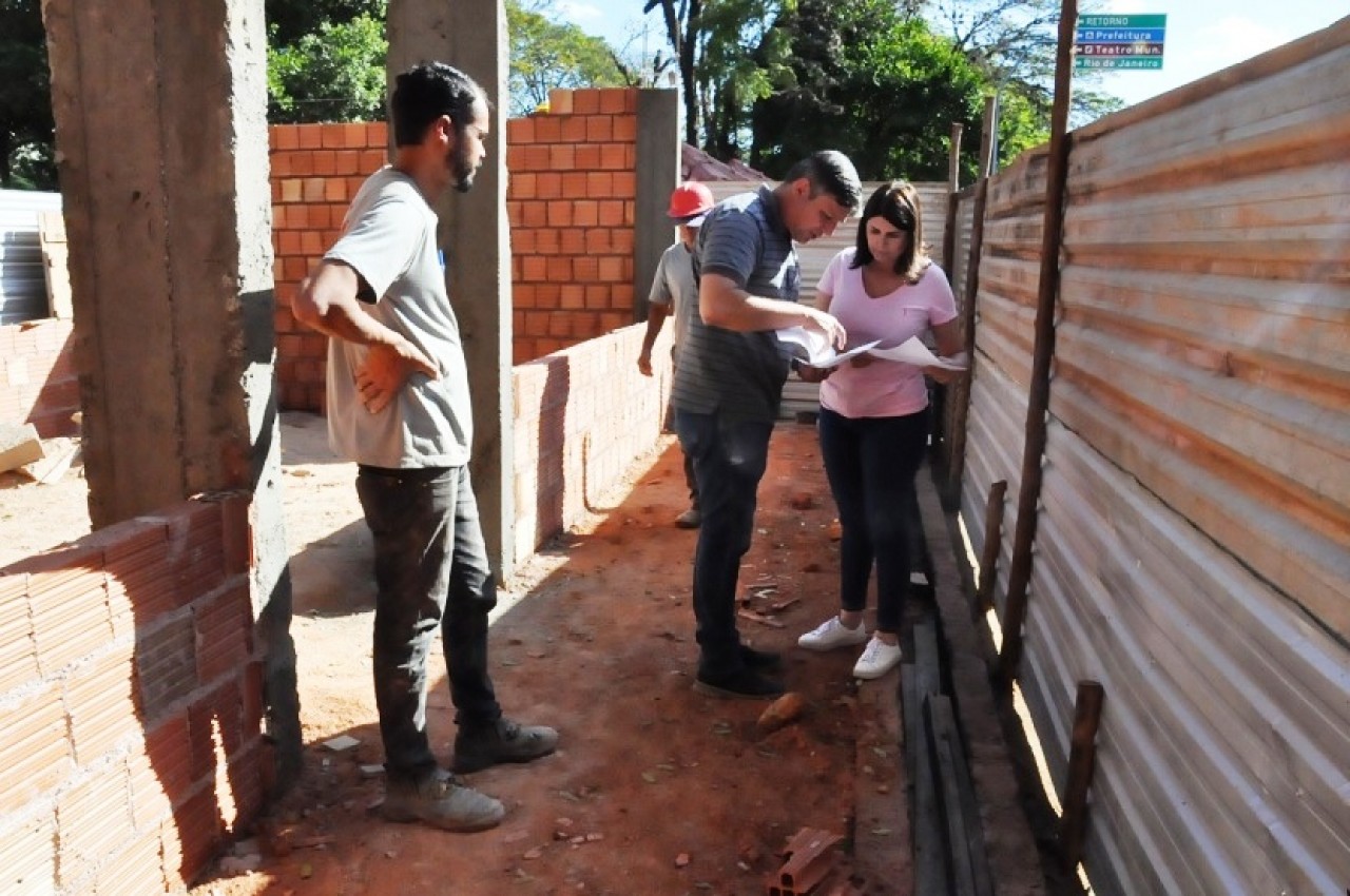 Prefeita foi conferir andamento de mais obras em Guaçuí
