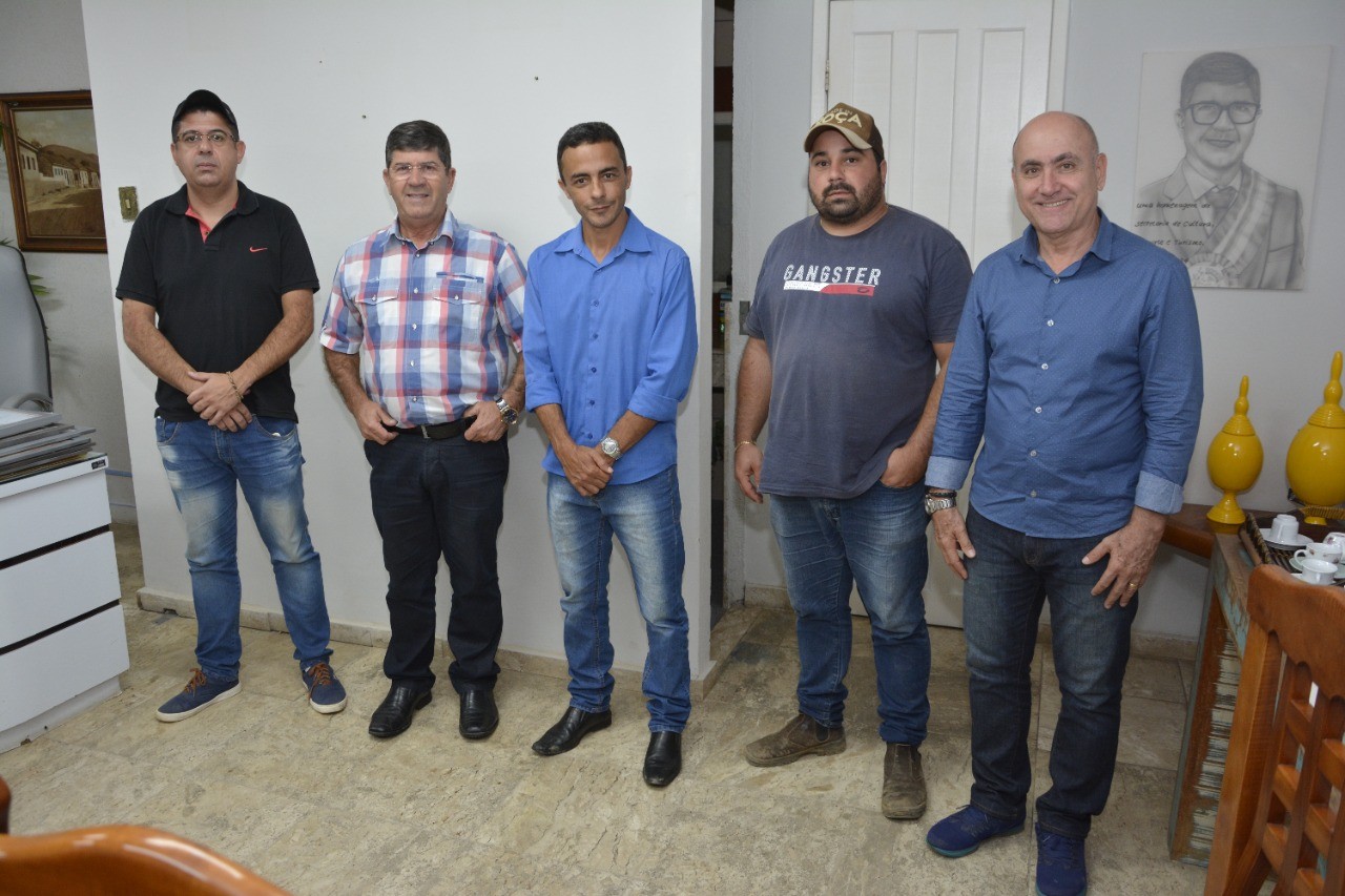 SECRETARIA DE MEIO AMBIENTE RECEBE SECRETÁRIO DE VARRE-SAI PARA CONHECER PROJETOS DE GUAÇUÍ