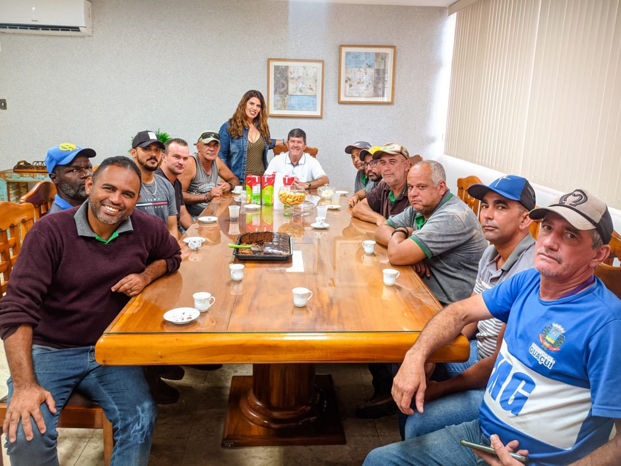 PREFEITO SE REÚNE COM EQUIPE DE MONTAGEM DA FEIRA DO PRODUTOR RURAL