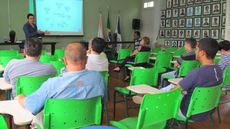 Representantes de Secretarias Municipais de Guaçuí participaram de reunião onde foram passadas informações sobre o Simplifica ES