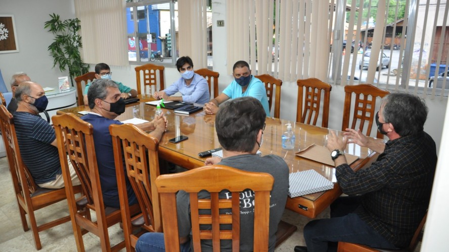 Legenda foto: A reunião teve como pauta assuntos voltados ao comércio local. (Comunicação Guaçuí)