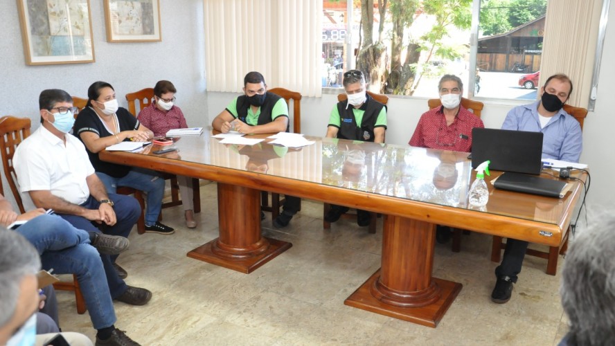 A reunião aconteceu na manhã de hoje (17), no gabinete. (Comunicação Guaçuí)