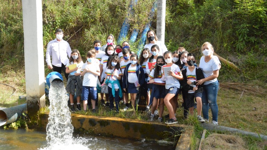 Assim que tomou conhecimento da visita, o prefeito Marcos Luiz Jauhar, fez questão de ir ao encontro dos alunos. (Comunicação Guaçuí)