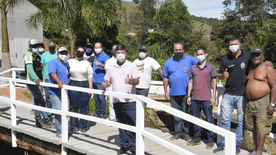 Prefeitura entrega passarela de acesso dos bairros Manoel Alves Siqueira e Nova Guaçuí