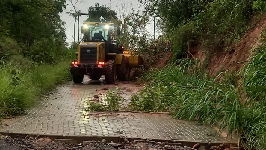 AGRICULTURA TRABALHA NA RECUPERAÇÃO DE ESTRADAS NA ZONA RURAL DE GUAÇUÍ