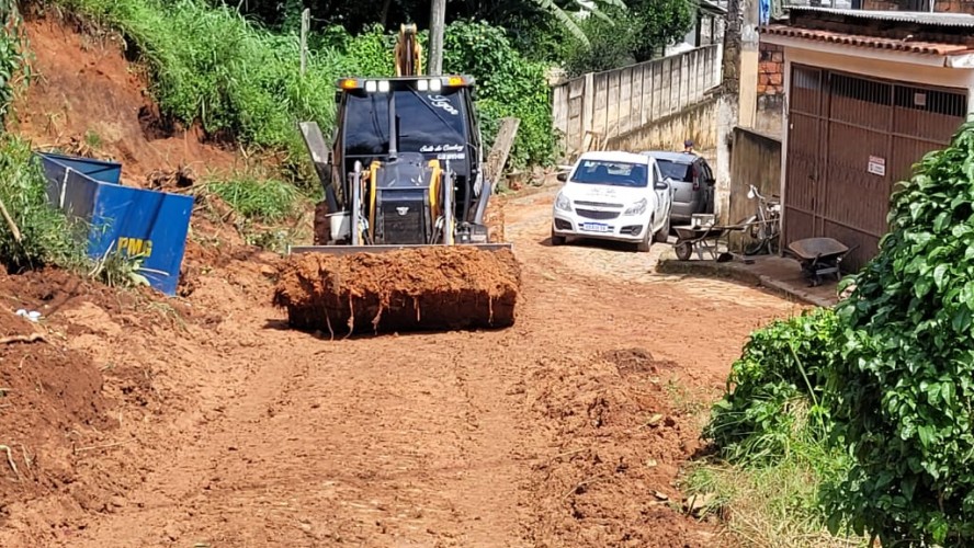 EQUIPES DA PREFEITURA SEGUEM COM LIMPEZA DO MUNICÍPIO DEPOIS DE CHUVA