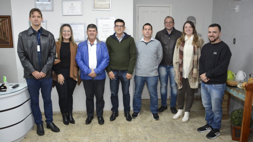 PREFEITO JAUHAR RECEBE AUDITORES DA CONTROLADORIA-GERAL DA UNIÃO PARA FALAR DO PROJETO TIME BRASIL