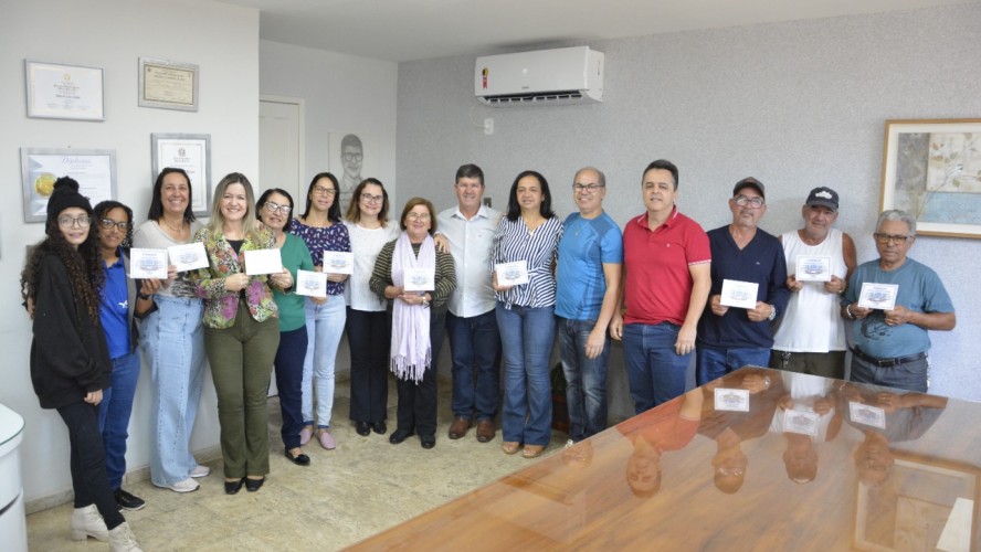 PREFEITURA DE GUAÇUÍ REALIZA HOMENAGEM A SERVIDORES PÚBLICOS APOSENTADOS