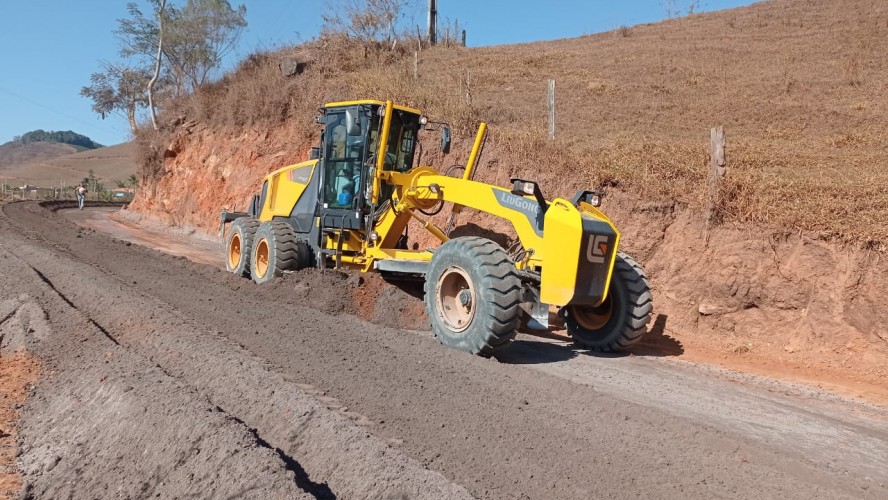 AGRICULTURA REALIZA DIVERSAS AÇÕES DE INFRAESTRUTURA NO INTERIOR DO MUNICÍPIO 