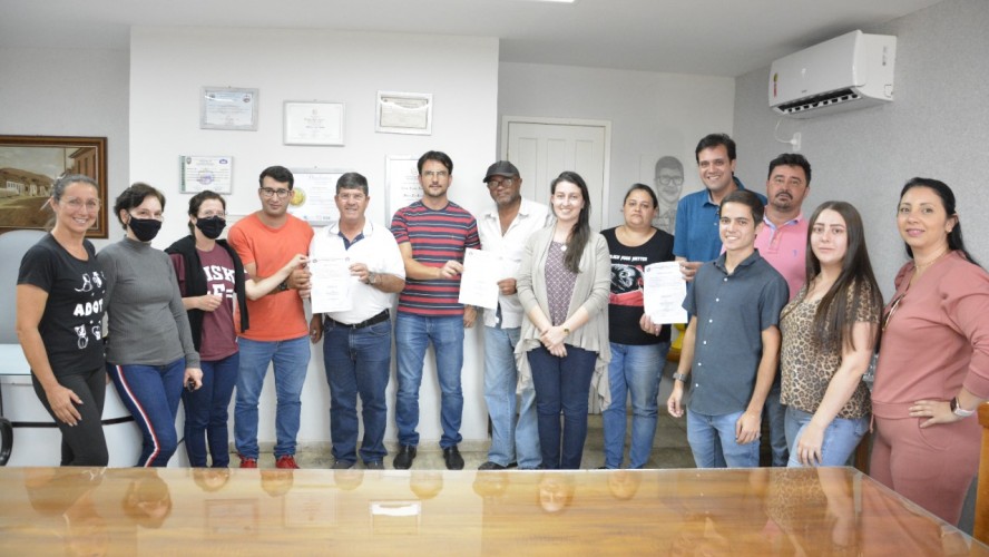 PREFEITURA DE GUAÇUÍ ASSINA CONTRATO PARA PRESTAÇÃO DE SERVIÇO DE CASTRAÇÃO DE CÃES EM SITUAÇÃO DE RUA