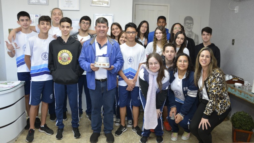 ESTUDANTES DO COLÉGIO SÃO GERALDO VISITAM PREFEITURA DE GUAÇUÍ