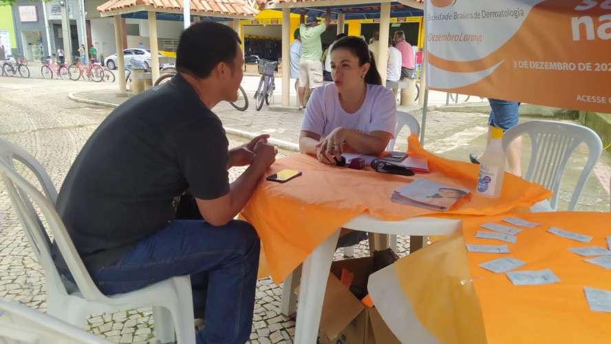 DEZEMBRO LARANJA: PREFEITURA DE GUAÇUÍ REALIZA AÇÃO DE PREVENÇÃO E DIAGNÓSTICO DO CÂNCER DE PELE