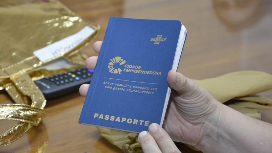 PREFEITURA DE GUAÇUÍ RECEBE PASSAPORTE DO PROGRAMA CIDADE EMPREENDEDORA