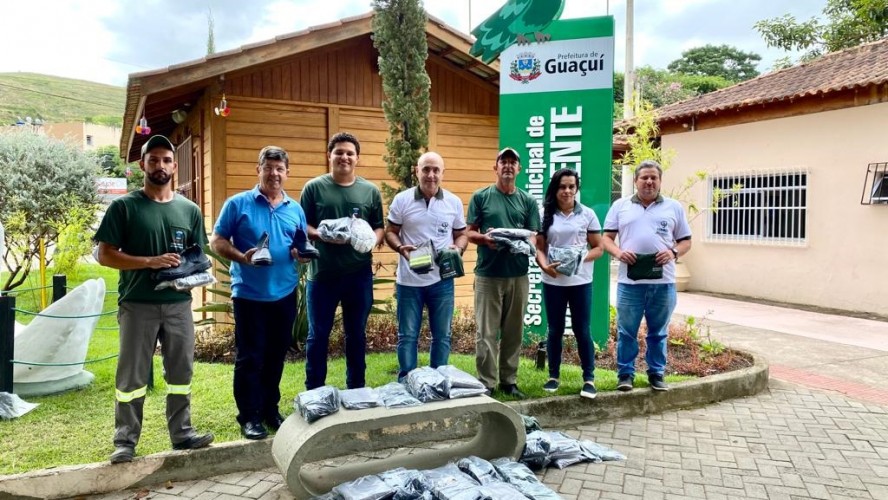 SEMMAM ENTREGA NOVOS UNIFORMES PARA EQUIPE DE PAISAGISMO E JARDINAGEM