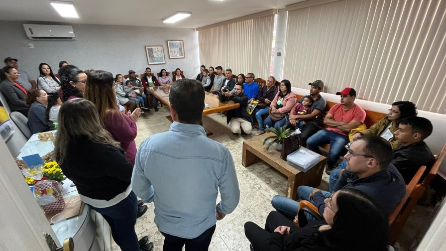 PREFEITURA DE GUAÇUÍ FIRMA CONTRATOS COM AGRICULTORES PARA COMPRA DIRETA DE ALIMENTOS- CDA