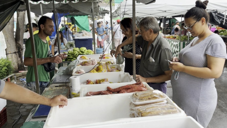 FEIRANTES DE GUAÇUÍ CELEBRAM AUMENTO NAS VENDAS APÓS IMPLANTAÇÃO DO TICKET FEIRA PARA SERVIDORES MUNICIPAIS