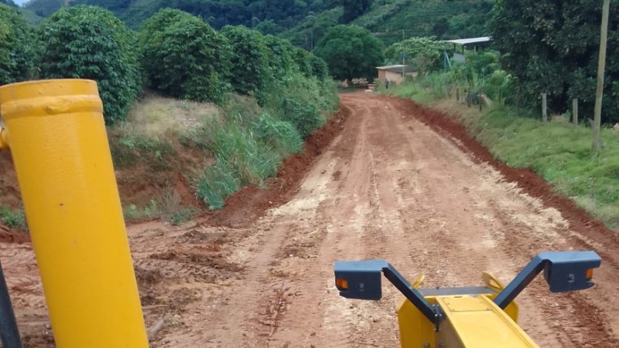 SECRETARIA DE AGRICULTURA DE GUAÇUÍ REALIZA OPERAÇÃO DE RETIRADA DE SOLO SATURADO NA REGIÃO DA MIÇANGA