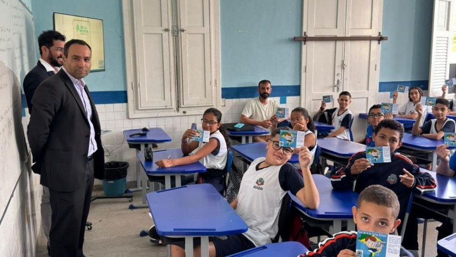 ALUNOS DA ESCOLA DEOCLECIANO DE OLIVEIRA PARTICIPAM DE PALESTRA SOBRE FISCALIZAÇÃO ELEITORAL