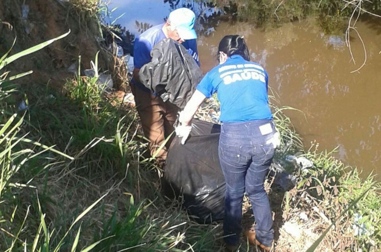 Prefeitura realiza mutirão para limpeza das margens na Beira Rio