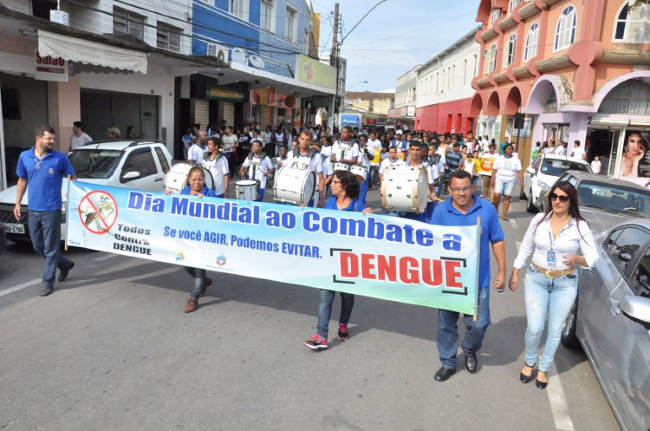 Passeata marca mobilização de combate à dengue