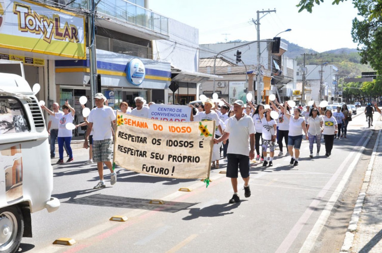 Passeata abre comemorações da Semana do Idoso em Guaçuí