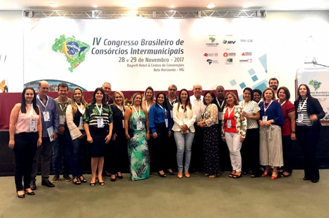Prefeita e secretário participam de congresso sobre Consórcios de Saúde
