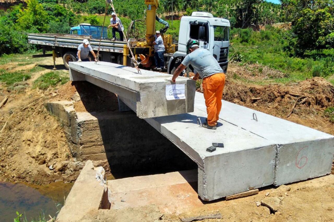 Construída ponte de cimento no Córrego Trezentos em Guaçuí