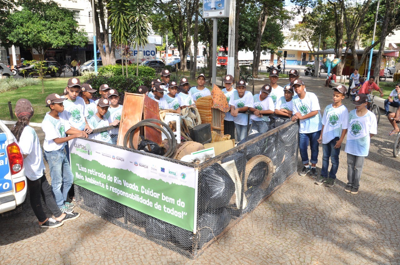 Limpeza simbólica do Rio Veado “pesca absurdos” em Guaçuí