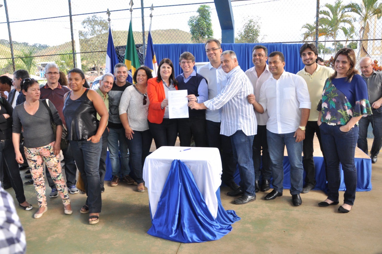 Inaugurada telefonia móvel e assinada ordem de serviço em São Tiago Inaugurada telefonia móvel e assinada ordem de serviço em São Tiago