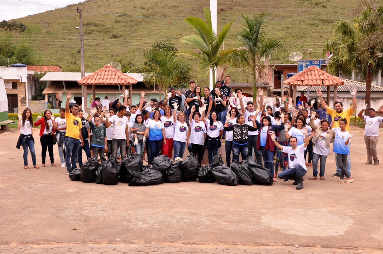 Semana do "Dia Mundial da Limpeza" termina com mais de 100 toneladas de lixo recolhidos em Guaçuí