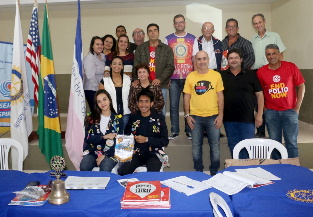 Escola e membros do Rotary Clube apoiam o Dia Mundial da Limpeza