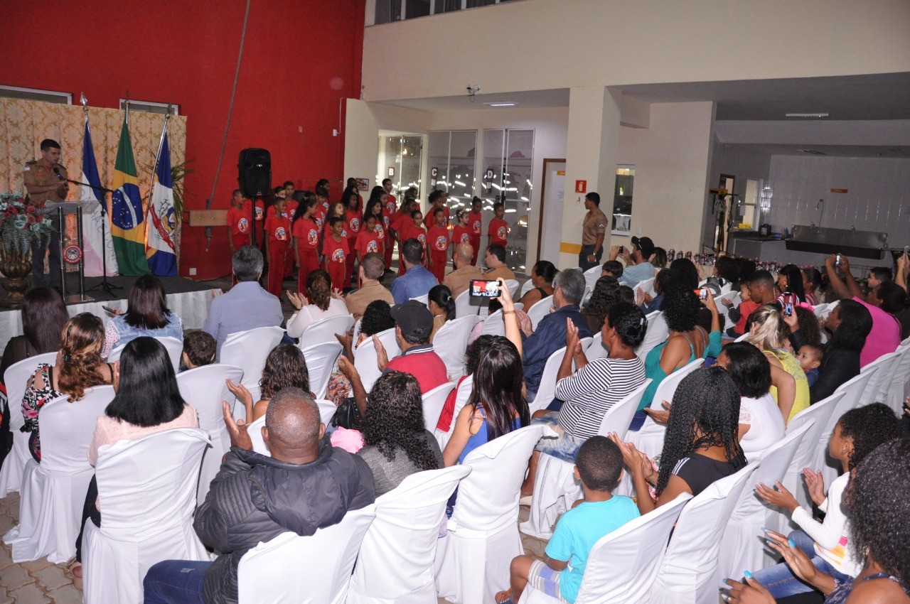 Realizada formatura da Turma 3 do Bombeiros do Futuro Realizada formatura da Turma 3 do Bombeiros do Futuro