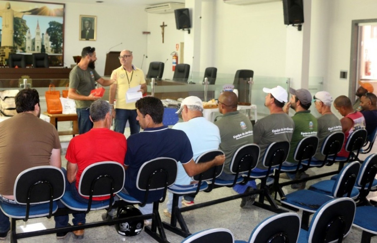 Protetor solar e uniformes para equipe do Meio Ambiente de Guaçuí Protetor solar e uniformes para equipe do Meio Ambiente de Guaçuí