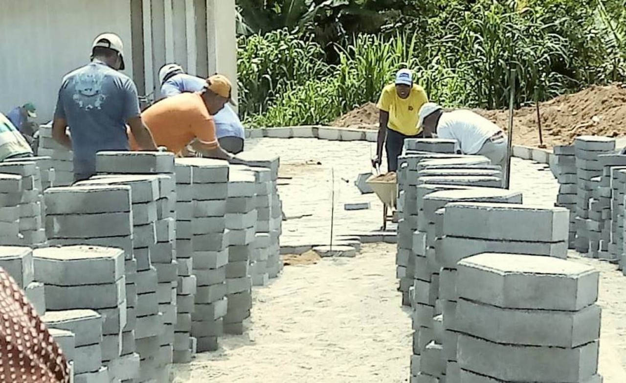 Prefeitura de Guaçuí inicia nova etapa de calçamento de ruas Prefeitura de Guaçuí inicia nova etapa de calçamento de ruas