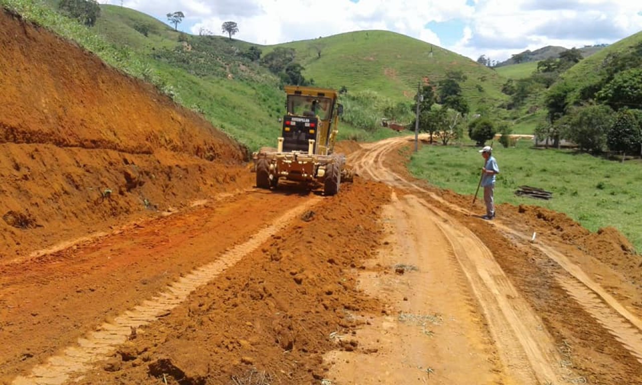 Agricultura de Guaçuí trabalha na recuperação das estradas rurais