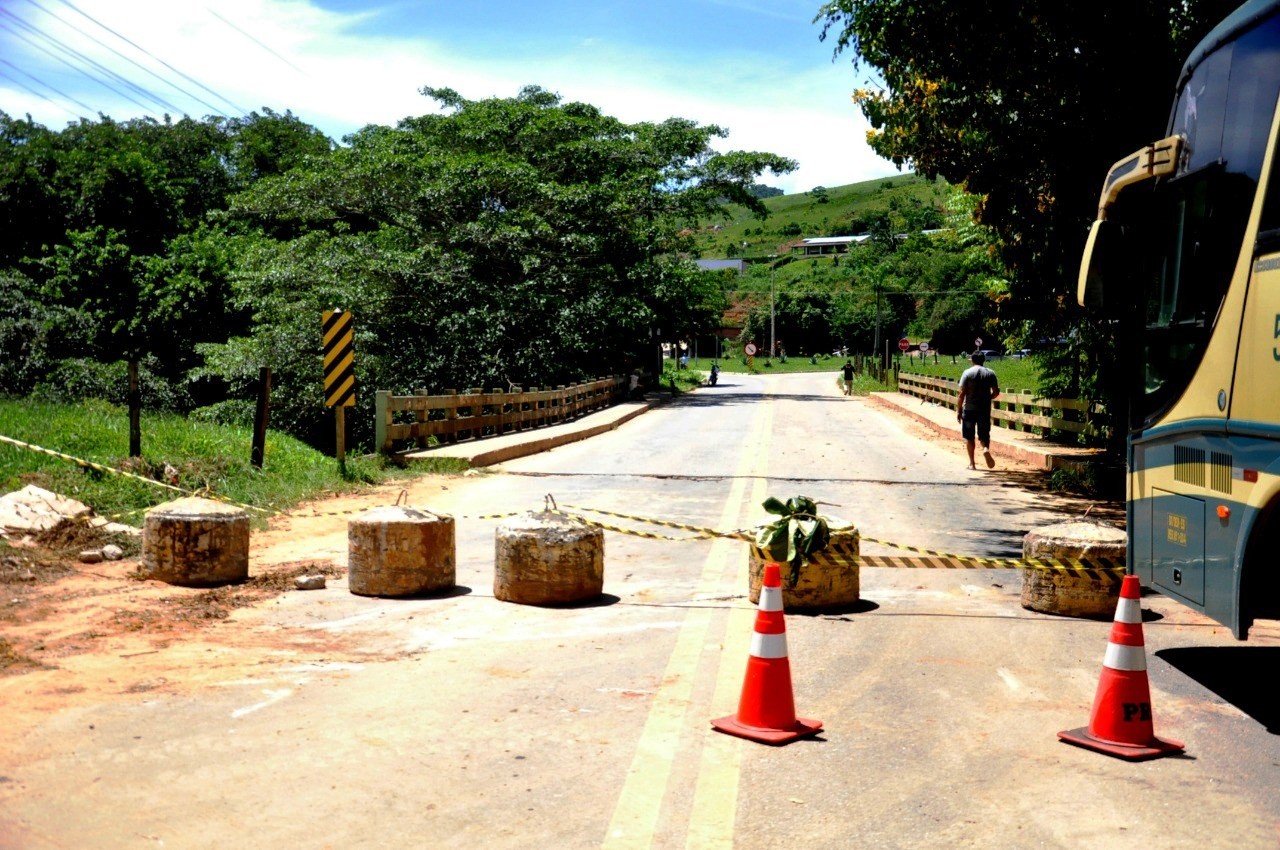 Ponte interditada: trânsito sendo desviado por bairros de Guaçuí