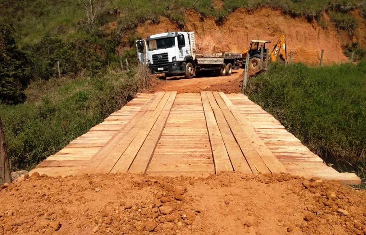 Secretaria de Agricultura recupera pontes na zona rural de Guaçuí