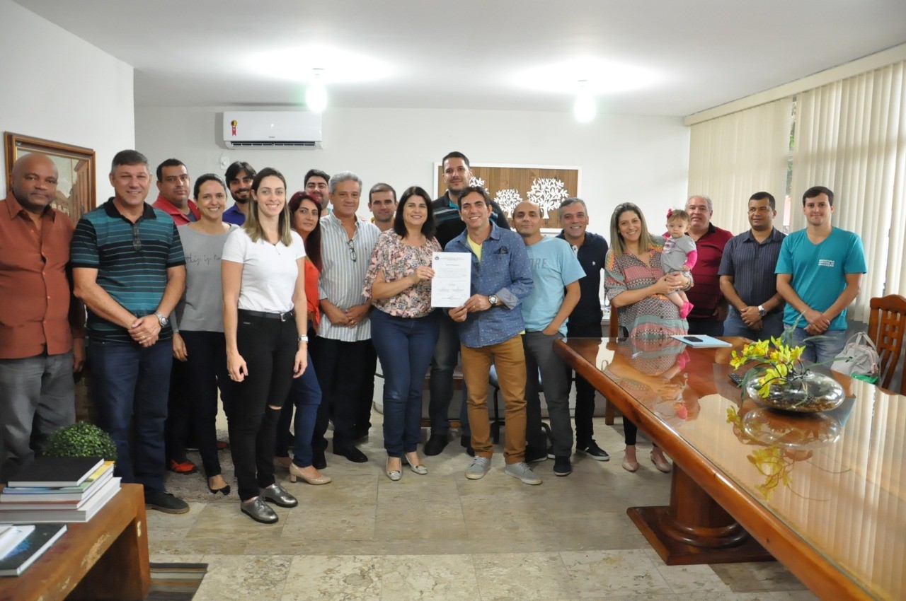 Assinada ordem de serviço para a reforma do Teatro Municipal de Guaçuí