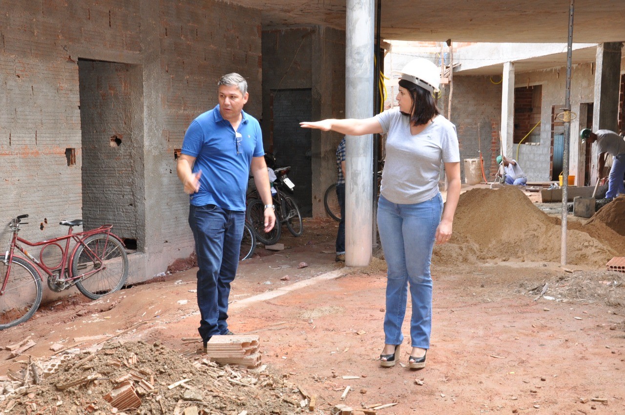 Prefeita visita obras que estão sendo realizadas em Guaçuí