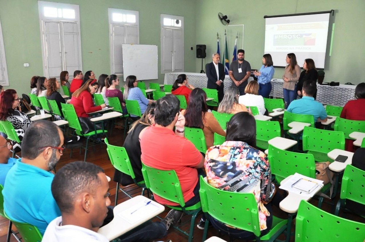 Curso sobre a relação administração pública x sociedade civil organizada em Guaçuí