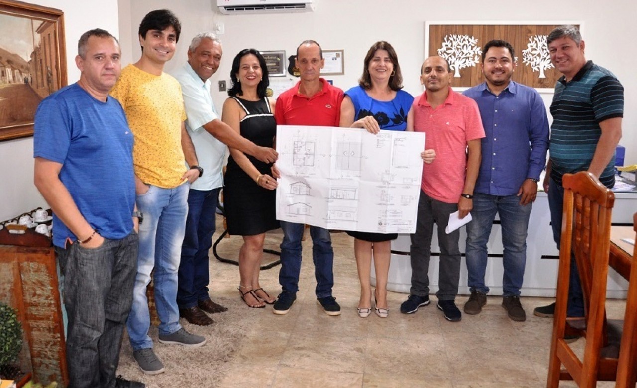 Ordem de serviço assinada para a construção de 31 casas populares em Guaçuí