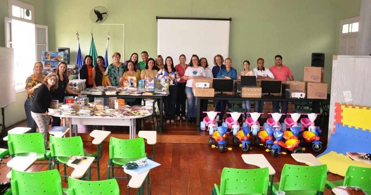 Educação investe mais de R$ 125 mil em material para as escolas de Guaçuí