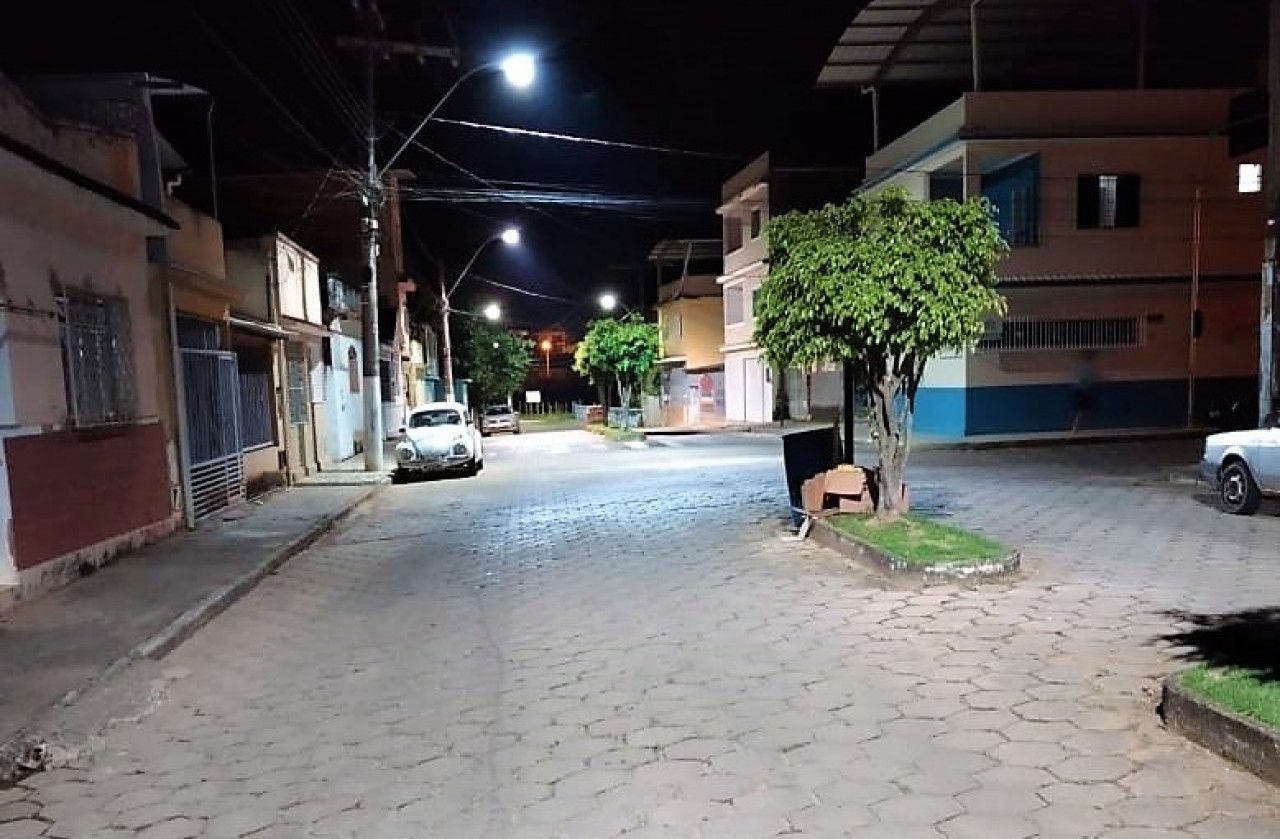 Mais ruas de Guaçuí têm iluminação trocada para lâmpadas de led