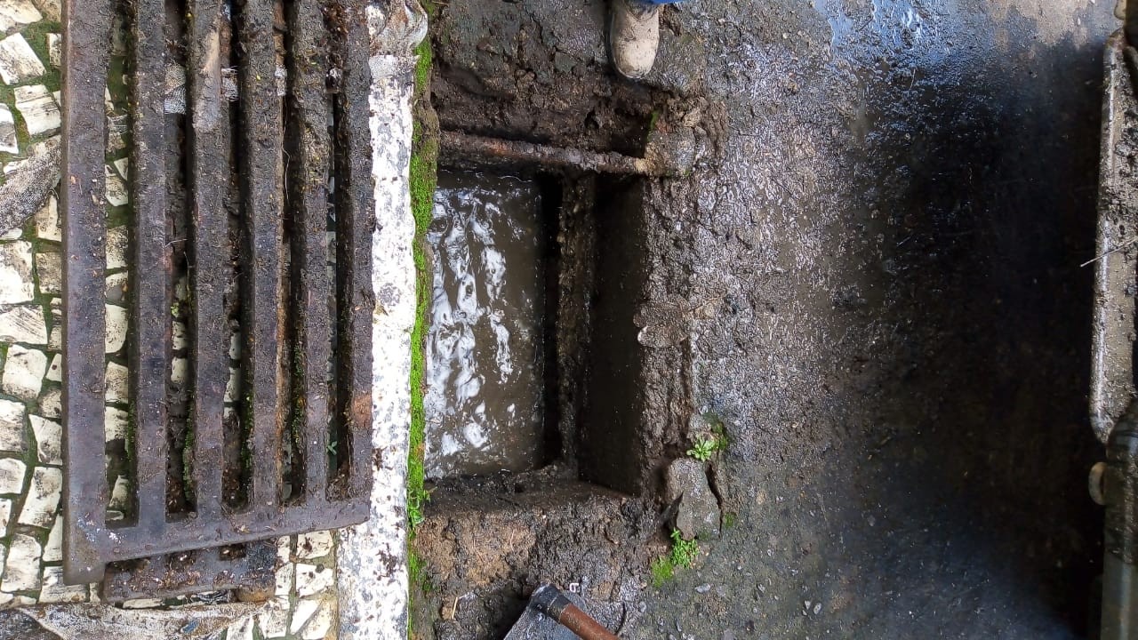 Secretaria de Obras realiza limpeza de bueiros e faz alerta Secretaria de Obras realiza limpeza de bueiros e faz alerta