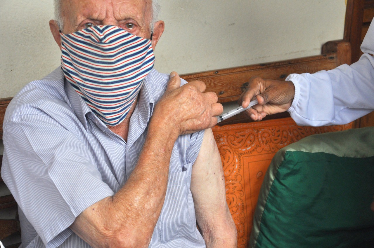 Guaçuí inicia vacinação domiciliar contra Covid-19 em idosos acima de 90 anos nesta sexta (5)