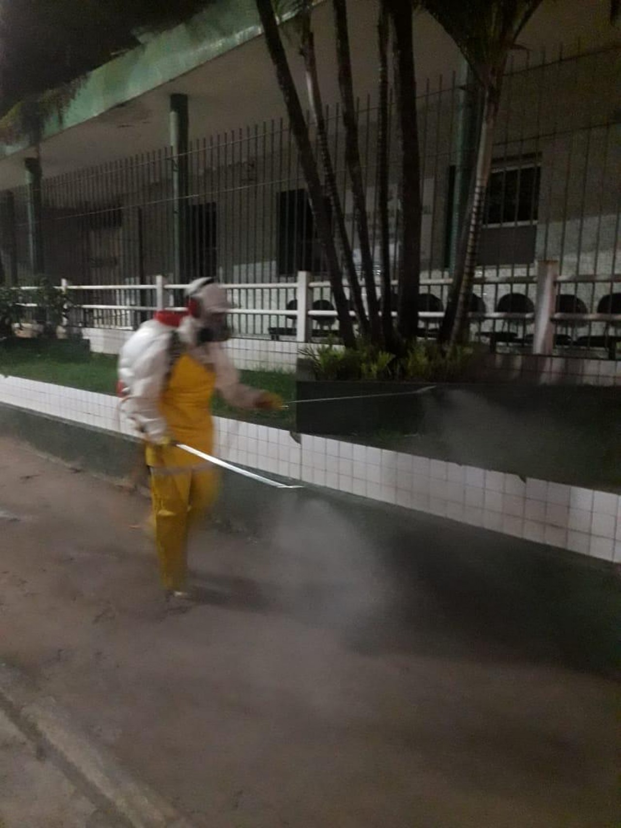 Secretaria de Saúde continua com desinfecção de ruas para prevenção da Covid-19 Secretaria de Saúde continua com desinfecção de ruas para prevenção da Covid-19
