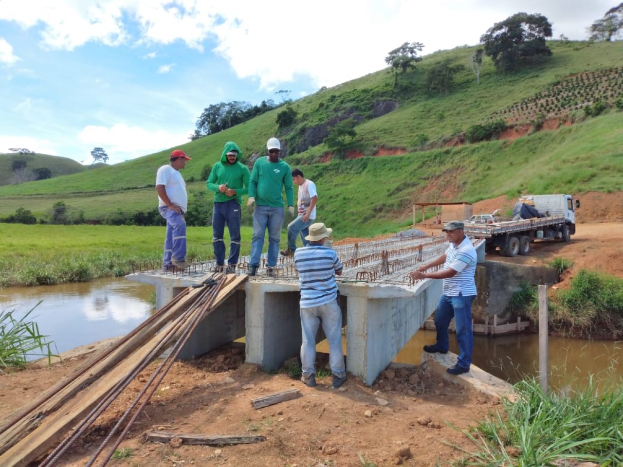 Semag prioriza obra da ponte do Córrego do Bueno Semag prioriza obra da ponte do Córrego do Bueno